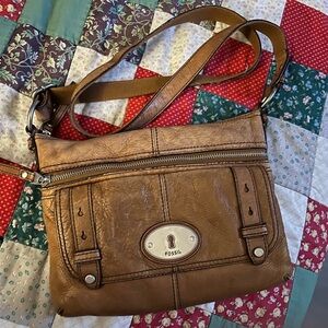 MAKE AN OFFER - FOSSIL VINTAGE Tan Leather Cargo Crossbody Bag
